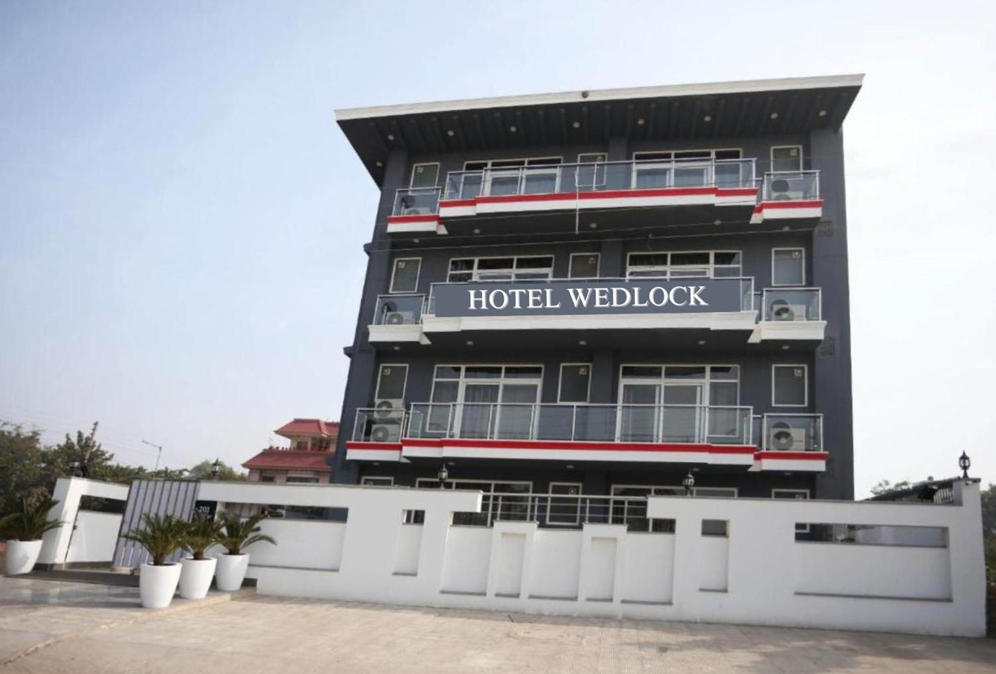 Hotel Wedlock Sector 47 คูร์เคาน์ ภายนอก รูปภาพ